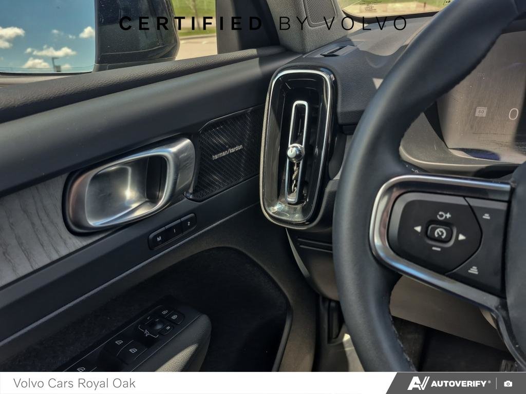 2024 Volvo XC40 Ultimate Dark Theme-16