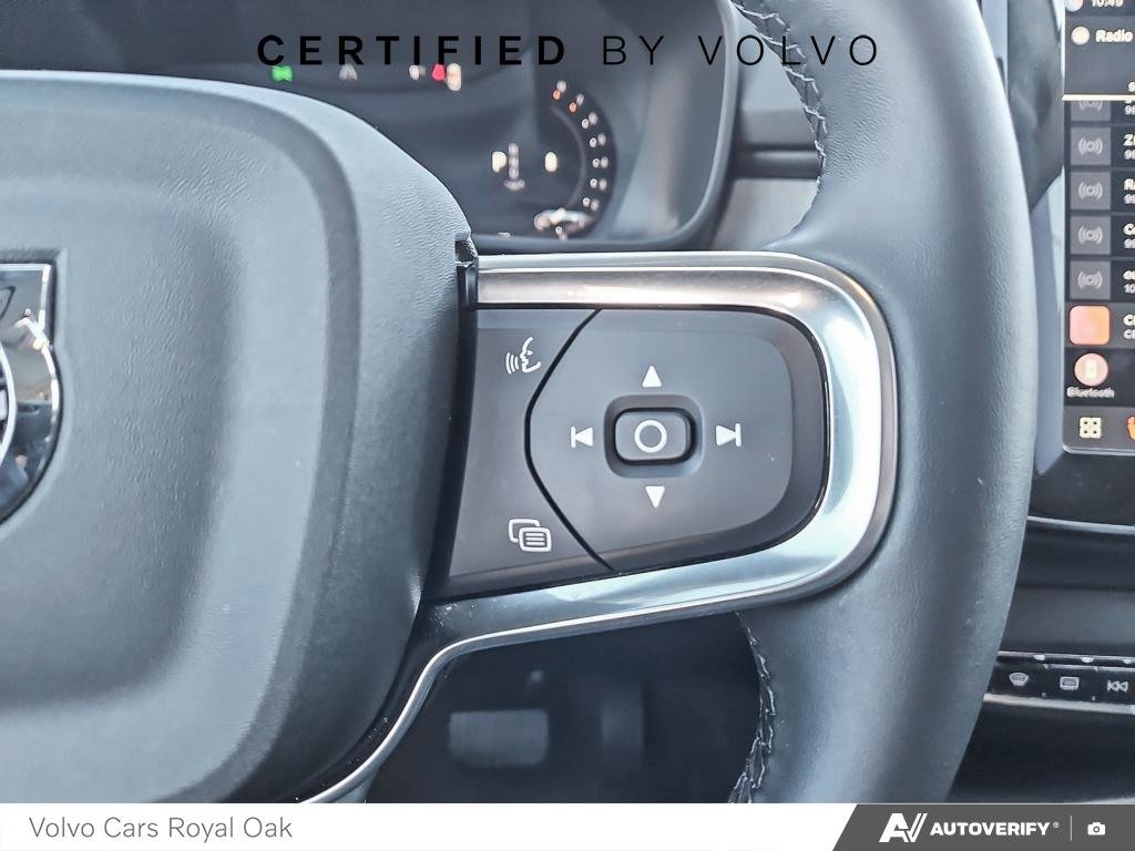 2025 Volvo XC40 Plus Dark Theme-15