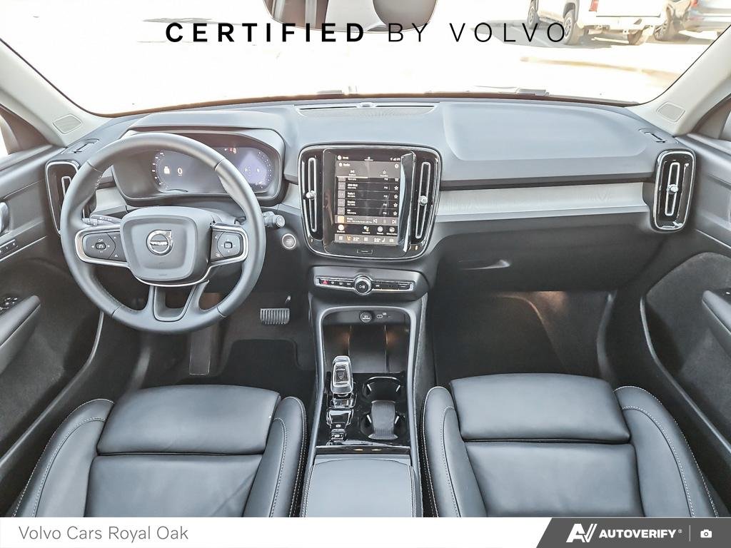 2025 Volvo XC40 Plus Dark Theme-23