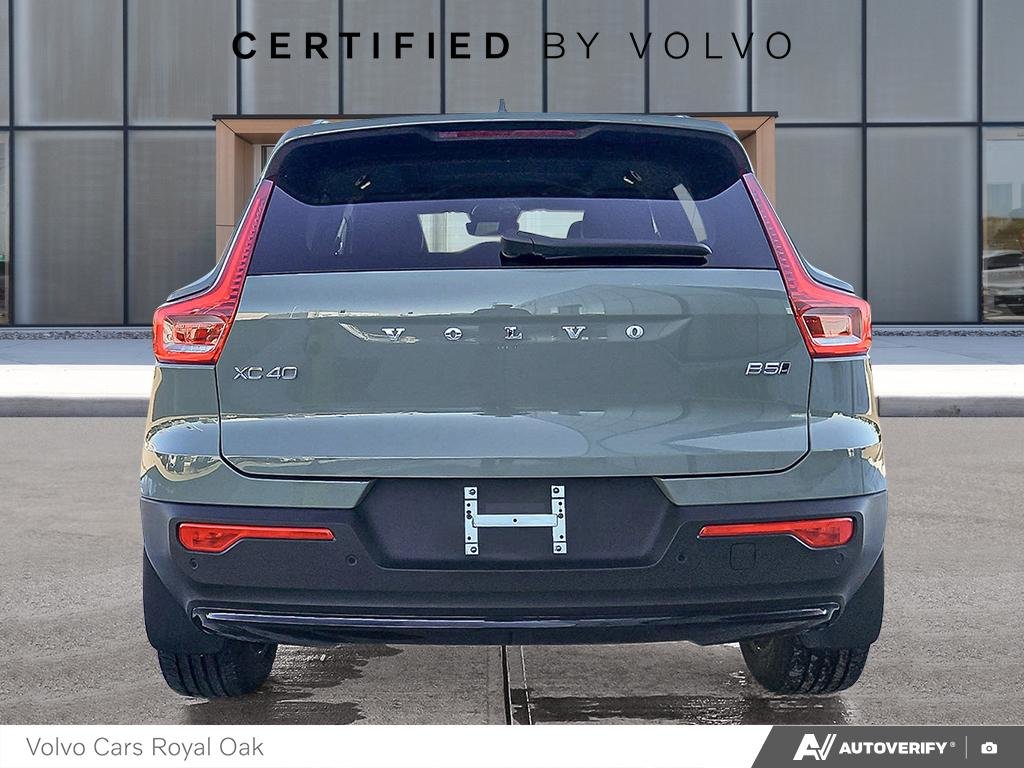 2025 Volvo XC40 Plus Dark Theme-4