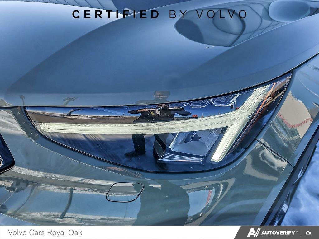 2025 Volvo XC40 Plus Dark Theme-7