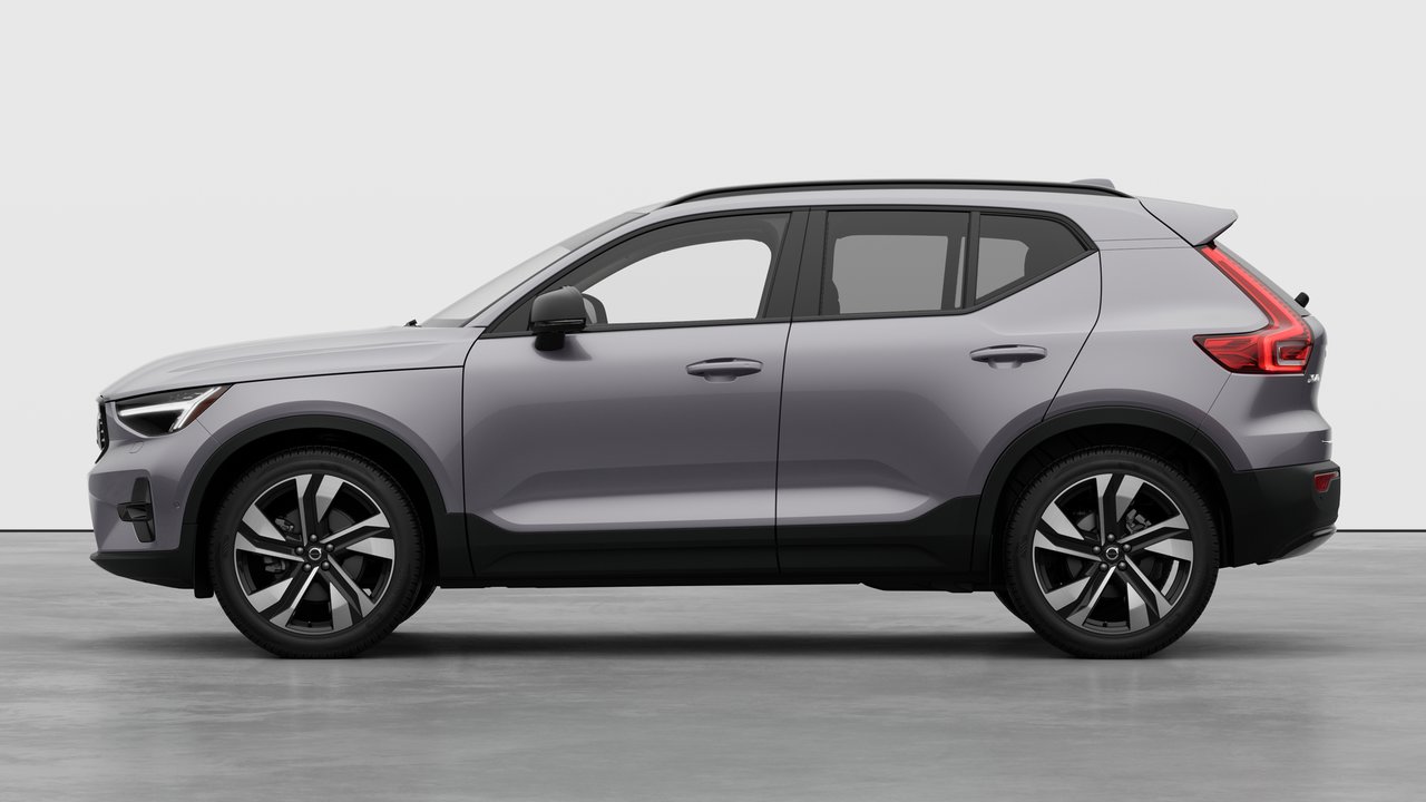 2026 Volvo XC40 Plus (Dark Theme)-7