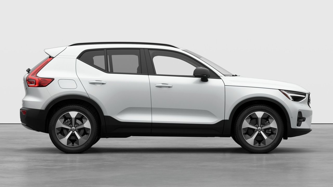 2026 Volvo XC40 Plus (Dark Theme)-6