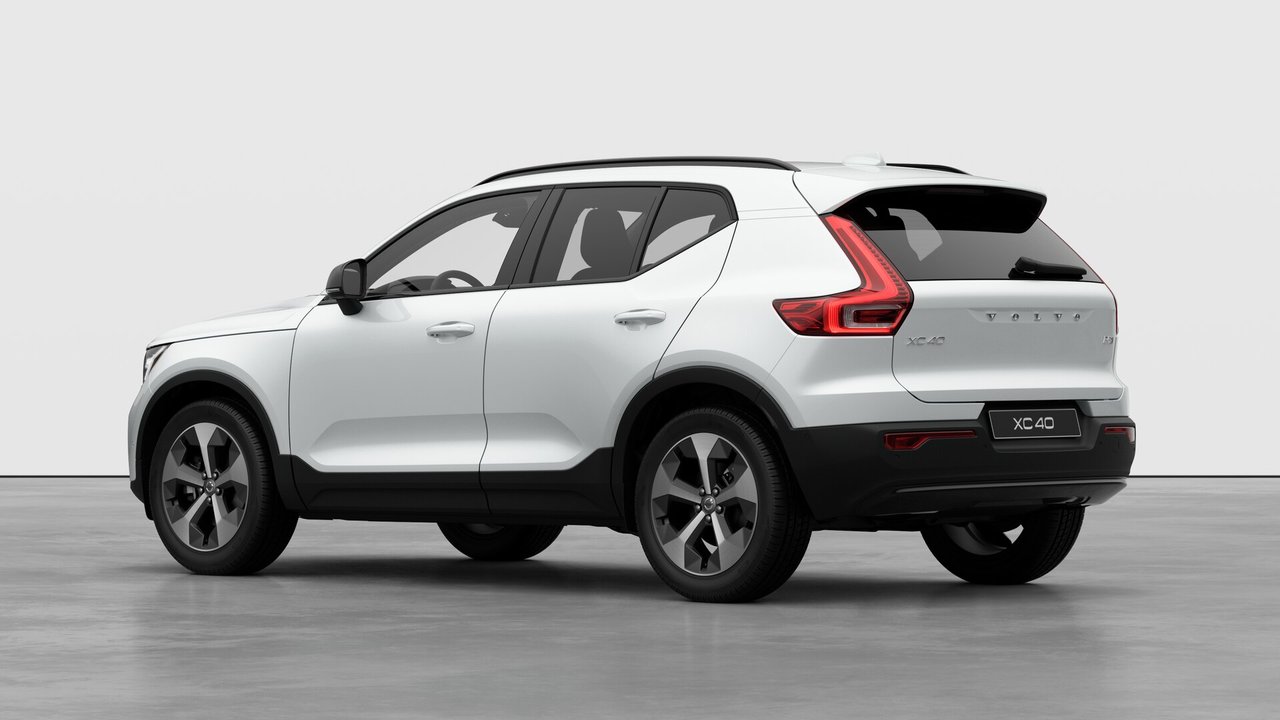 2026 Volvo XC40 Plus Dark Theme-1