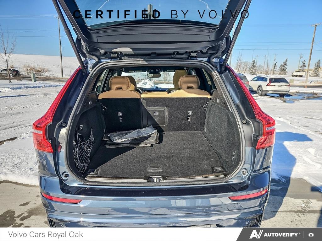 2025 Volvo XC60 Plug-In Hybrid Ultra Dark Theme-11