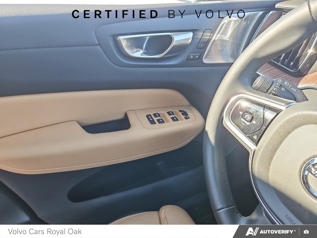 2025 Volvo XC60 Plug-In Hybrid Ultra Dark Theme-16