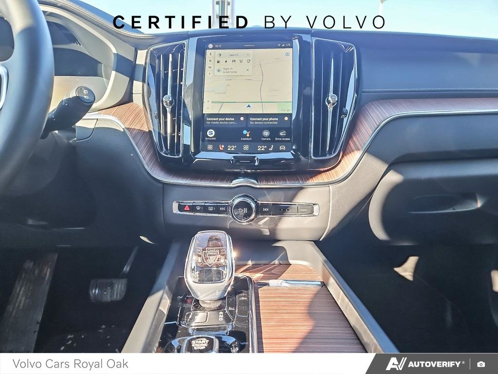 2025 Volvo XC60 Plug-In Hybrid Ultra Dark Theme-18