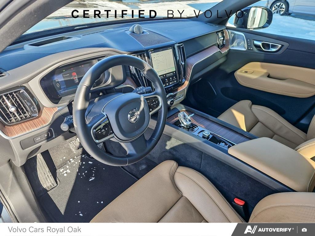 2025 Volvo XC60 Plug-In Hybrid Ultra Dark Theme-12