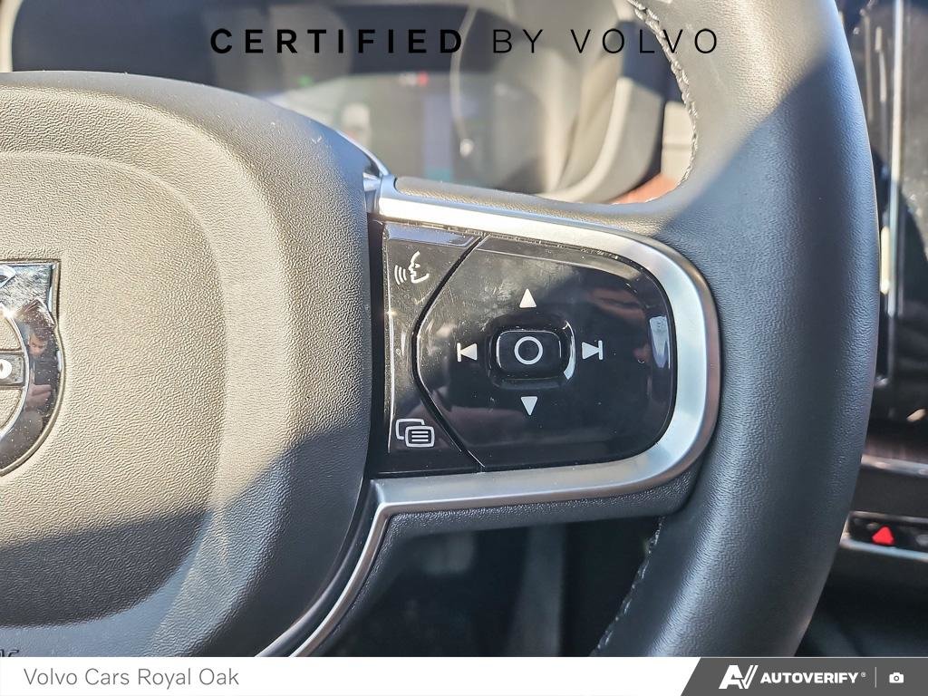 2025 Volvo XC60 Plug-In Hybrid Ultra Dark Theme-15