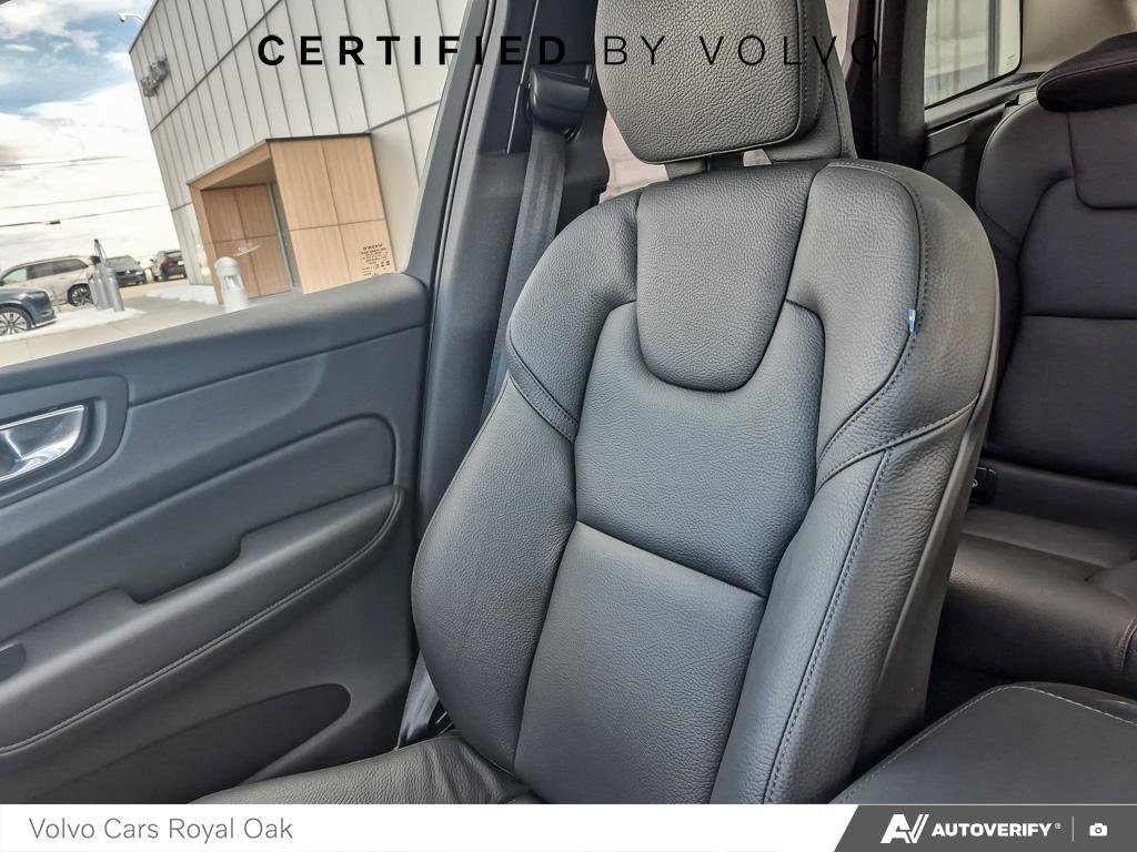 2025 Volvo XC60 Plug-In Hybrid Plus Dark Theme-19