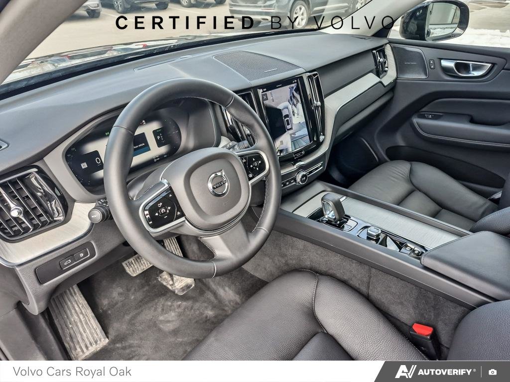 2025 Volvo XC60 Plug-In Hybrid Plus Dark Theme-12