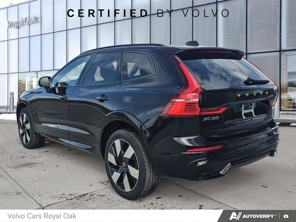 2025 Volvo XC60 Plug-In Hybrid Plus Dark Theme-3