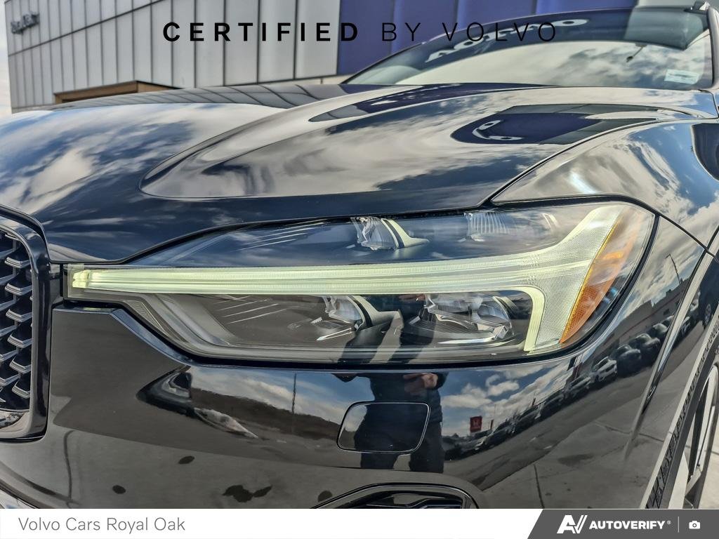 2025 Volvo XC60 Plug-In Hybrid Plus Dark Theme-7