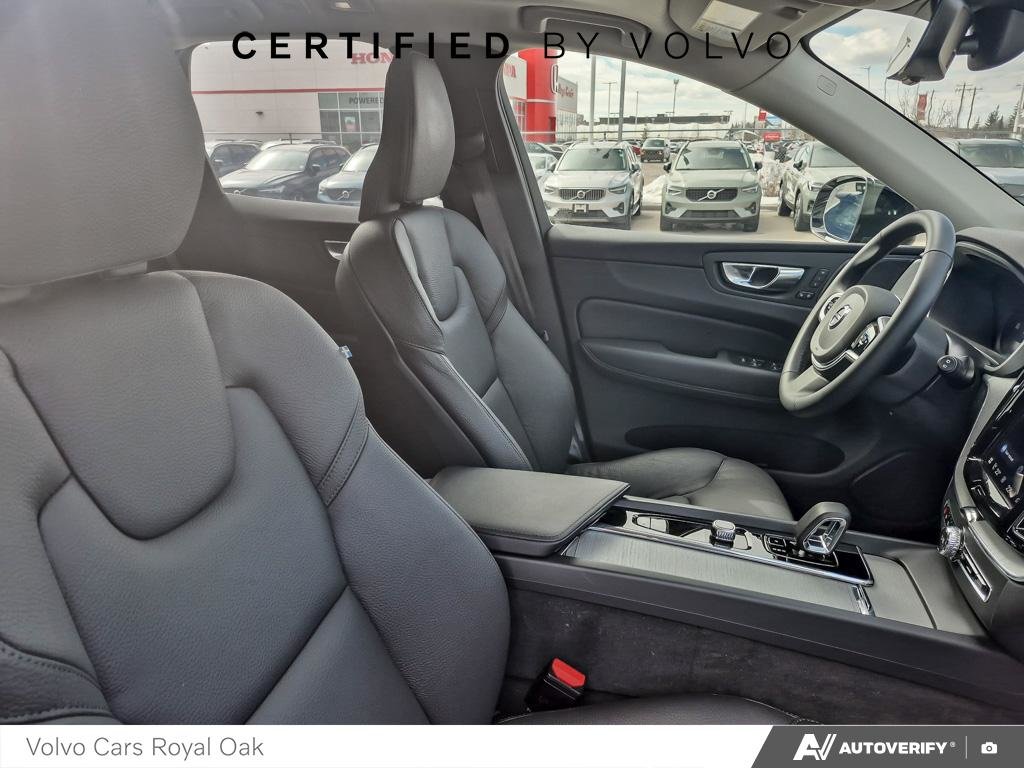 2025 Volvo XC60 Plug-In Hybrid Plus Dark Theme-21