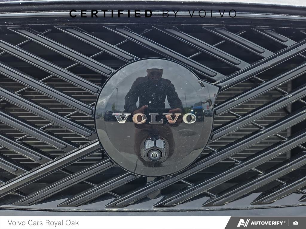 2026 Volvo XC60 Plug-In Hybrid Ultra Black Edition-8