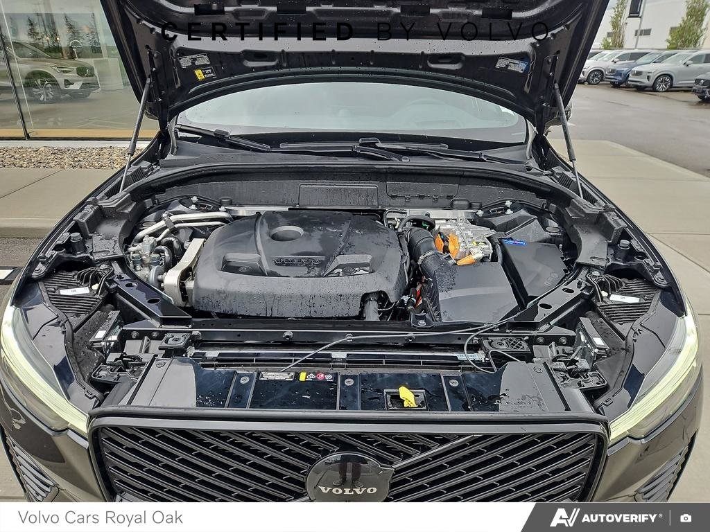 2026 Volvo XC60 Plug-In Hybrid Ultra Black Edition-9