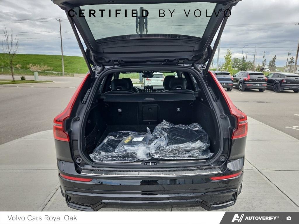 2026 Volvo XC60 Plug-In Hybrid Ultra Black Edition-11