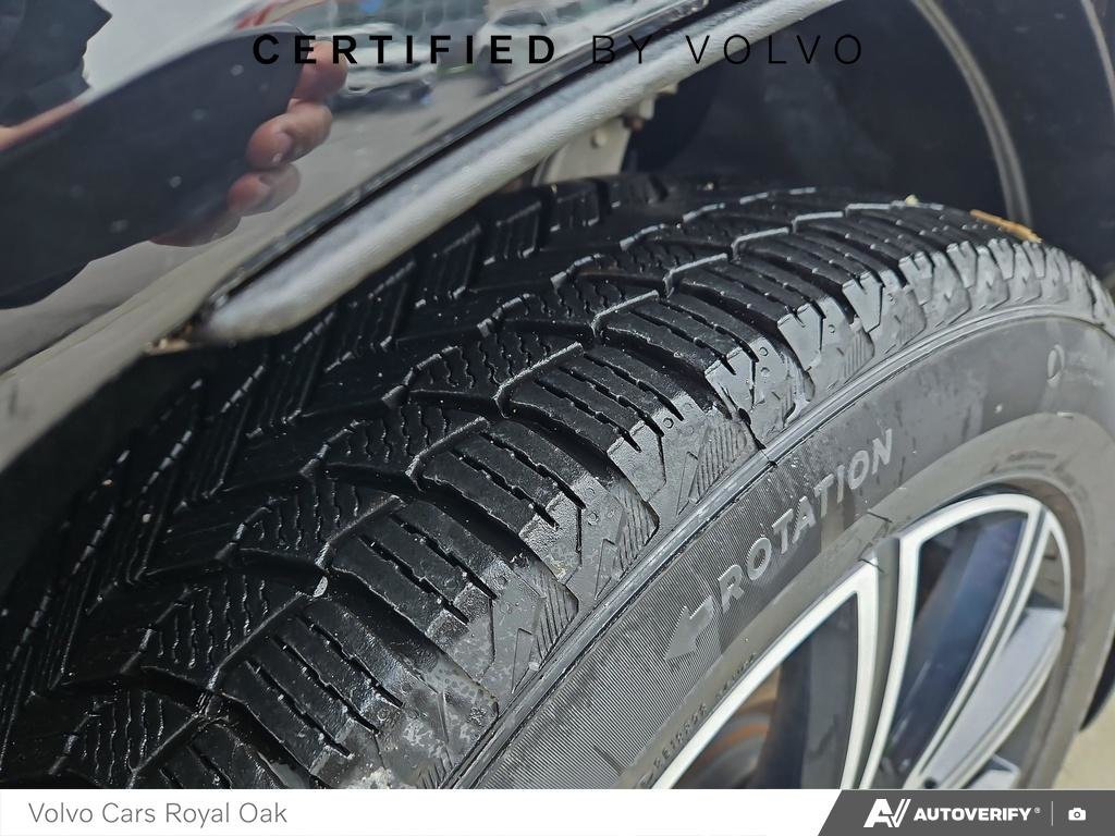 2026 Volvo XC60 Plug-In Hybrid Ultra Black Edition-6