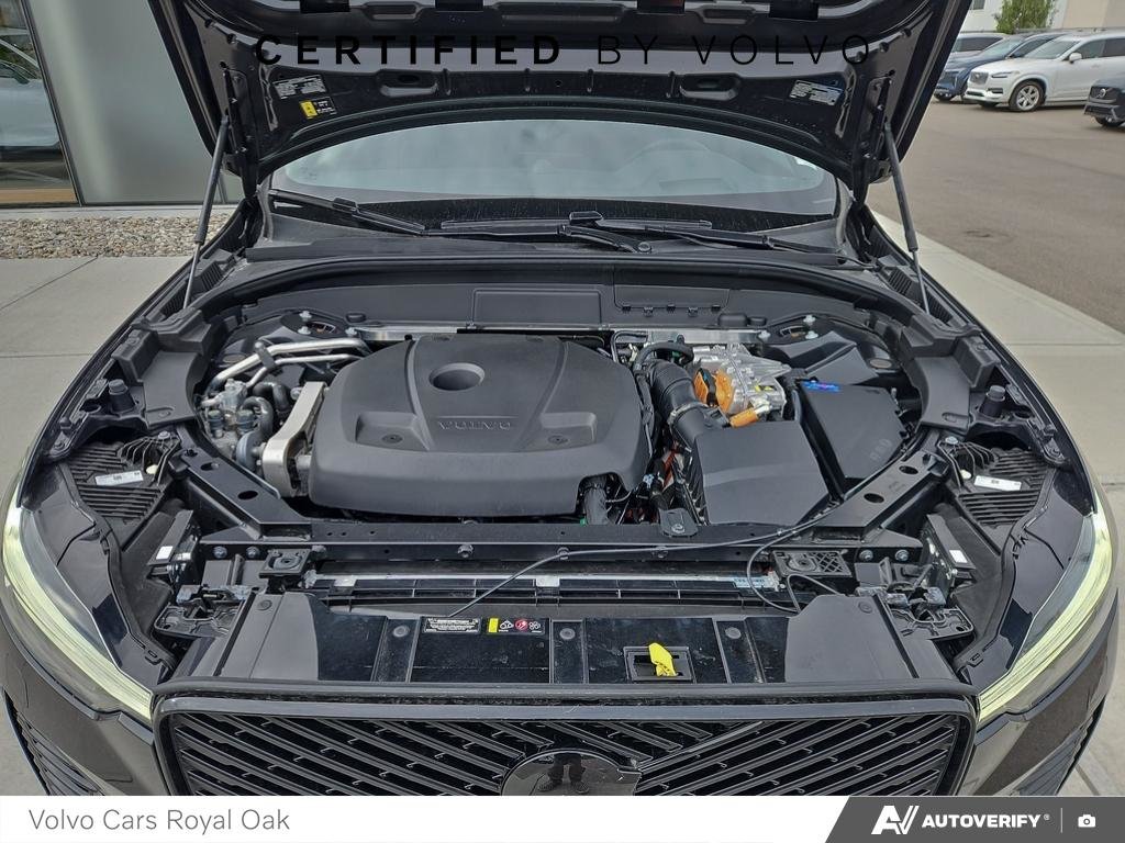 2026 Volvo XC60 Plug-In Hybrid Ultra Black Edition-9