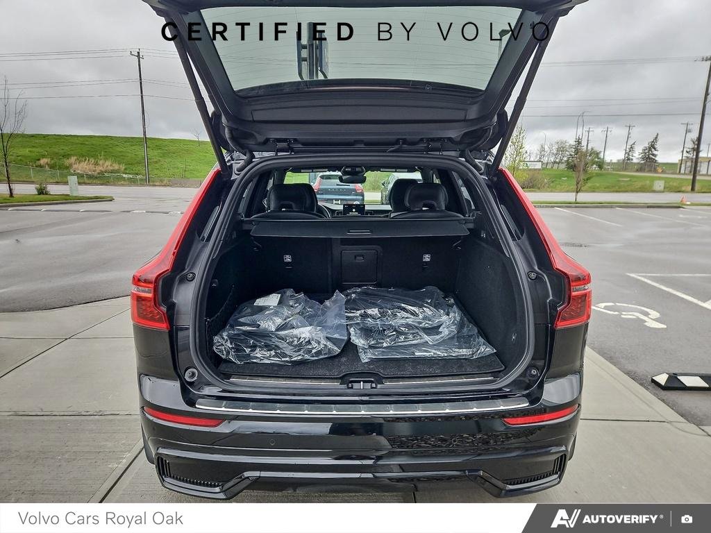 2026 Volvo XC60 Plug-In Hybrid Ultra Black Edition-11