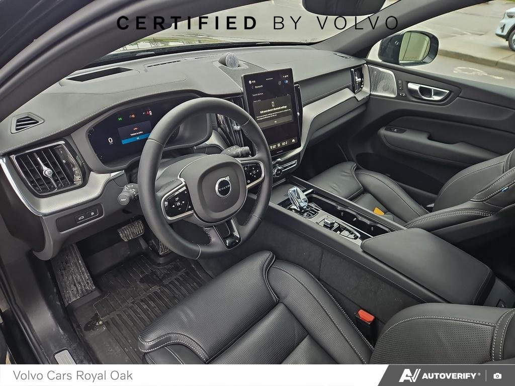 2026 Volvo XC60 Plug-In Hybrid Ultra Black Edition-12