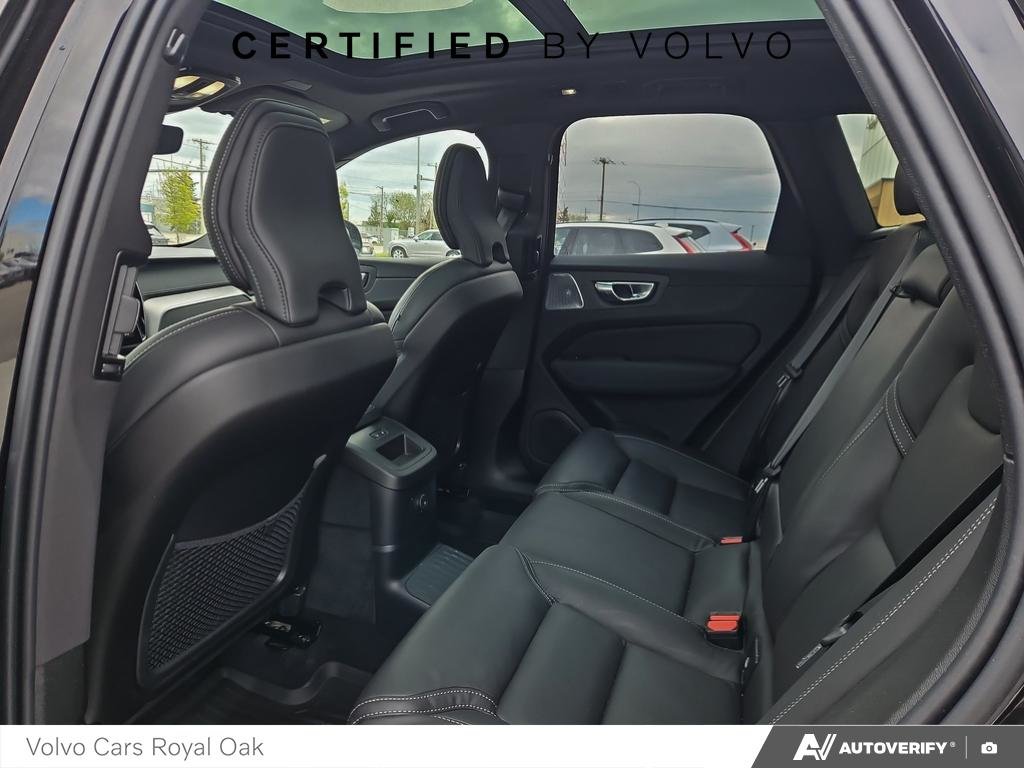 2026 Volvo XC60 Plug-In Hybrid Ultra Black Edition-22