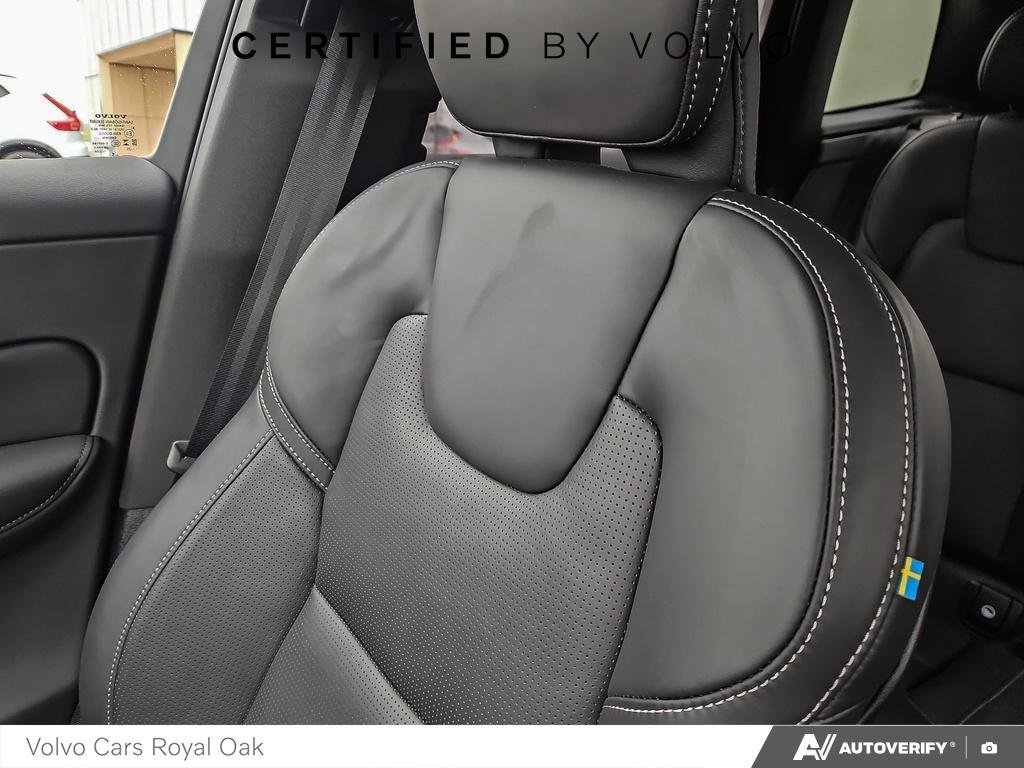 2026 Volvo XC60 Plug-In Hybrid Ultra Black Edition-19