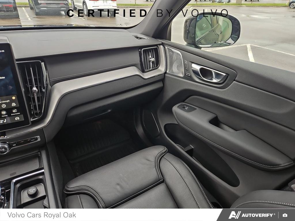 2026 Volvo XC60 Plug-In Hybrid Ultra Black Edition-24