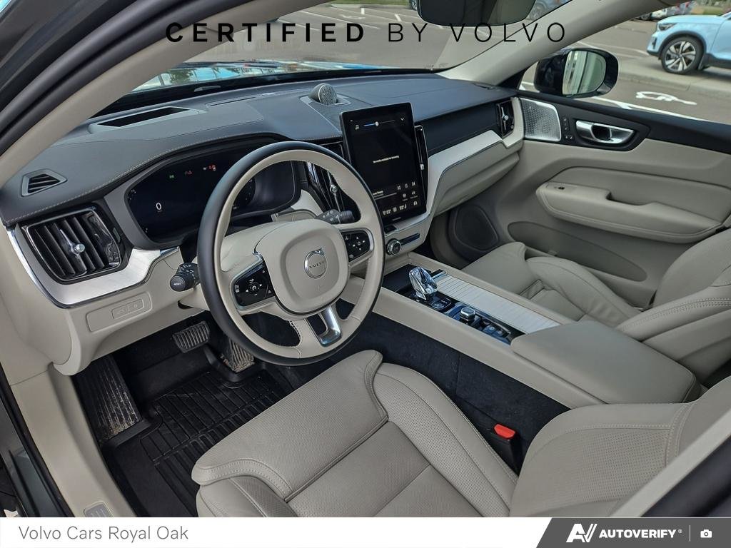 2026 Volvo XC60 Plug-In Hybrid Ultra Dark Theme-12