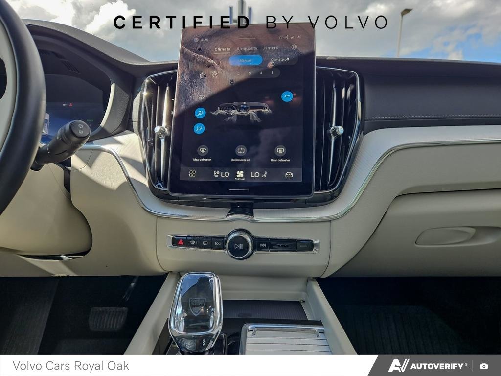 2026 Volvo XC60 Plug-In Hybrid Ultra Dark Theme-18