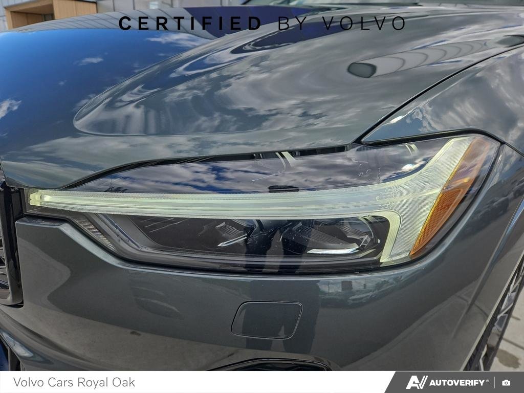 2026 Volvo XC60 Plug-In Hybrid Ultra Dark Theme-7