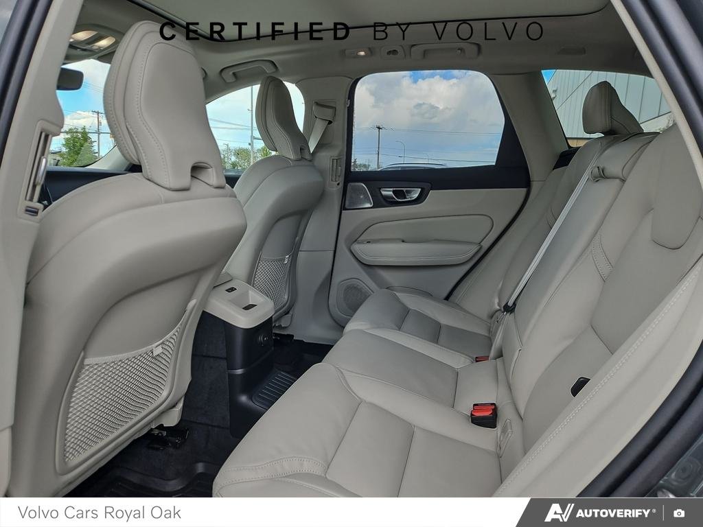 2026 Volvo XC60 Plug-In Hybrid Ultra Dark Theme-22