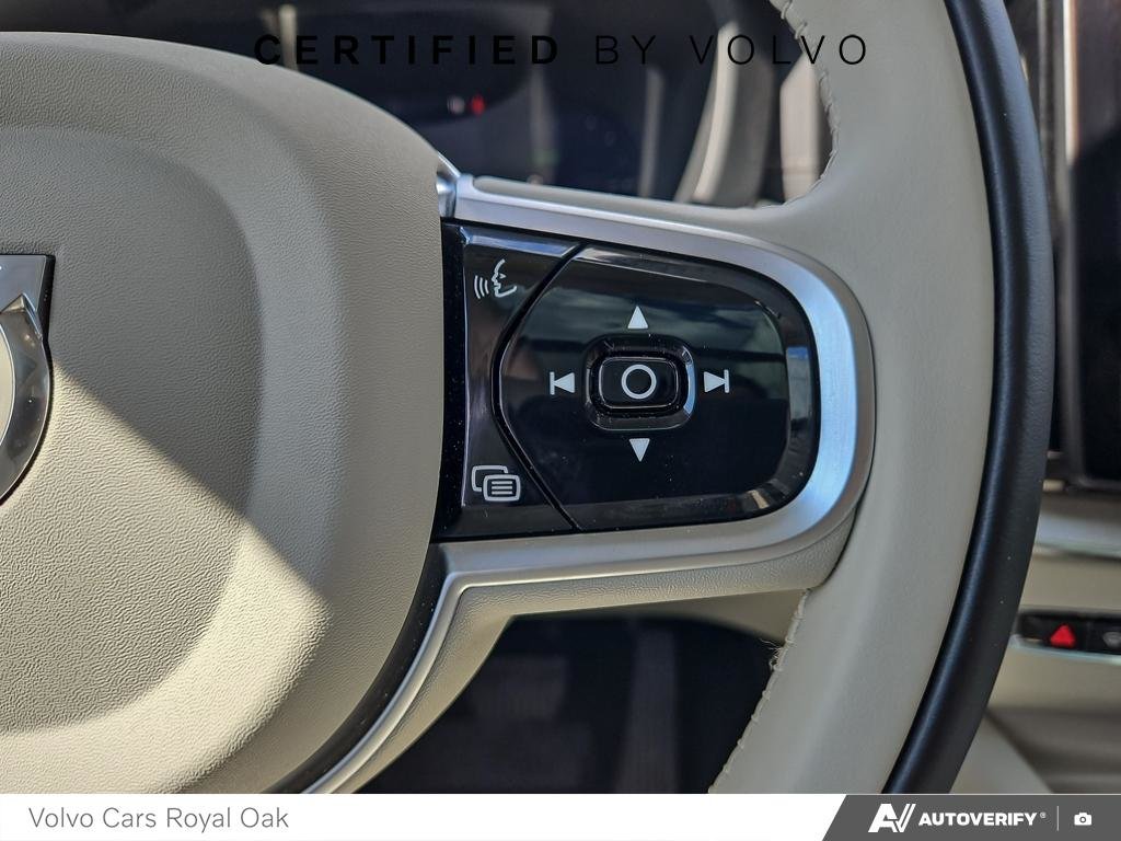 2026 Volvo XC60 Plug-In Hybrid Ultra Dark Theme-15