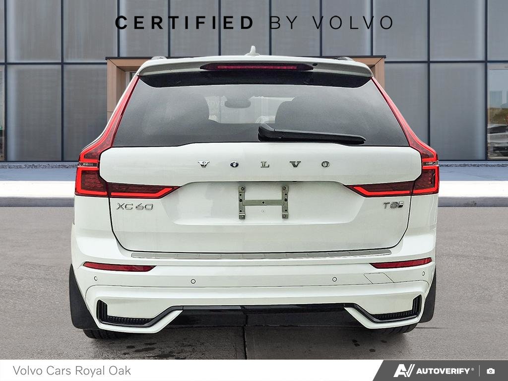 2026 Volvo XC60 Plug-In Hybrid Ultra Dark Theme-4