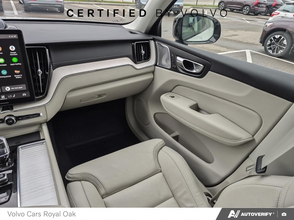 2026 Volvo XC60 Plug-In Hybrid Ultra Dark Theme-24