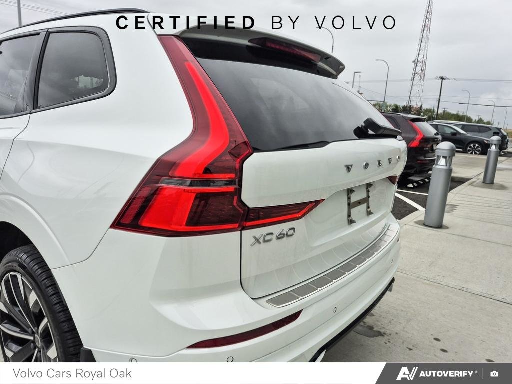 2026 Volvo XC60 Plug-In Hybrid Ultra Dark Theme-10