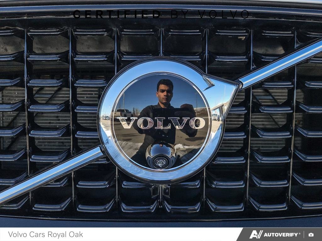 2023 Volvo XC60 Plus Dark Theme-8