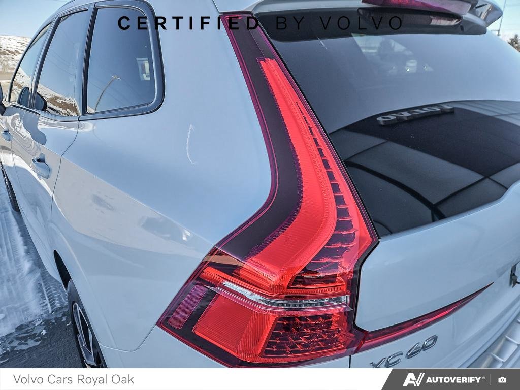 2023 Volvo XC60 Plus Dark Theme-10