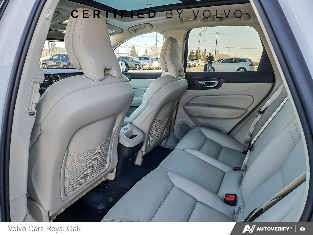 2023 Volvo XC60 Plus Dark Theme-22