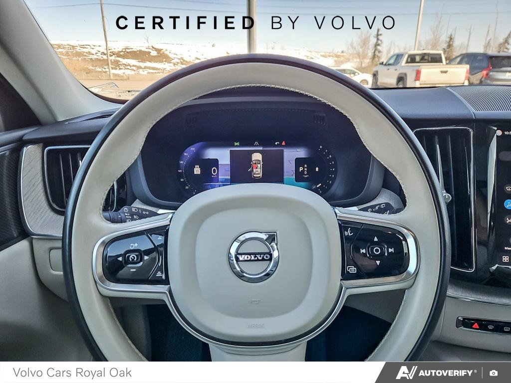 2023 Volvo XC60 Plus Dark Theme-13