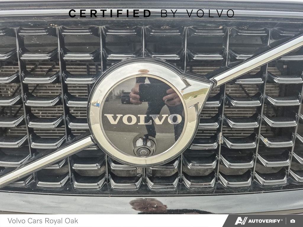 2023 Volvo XC60 Plus Dark Theme-8