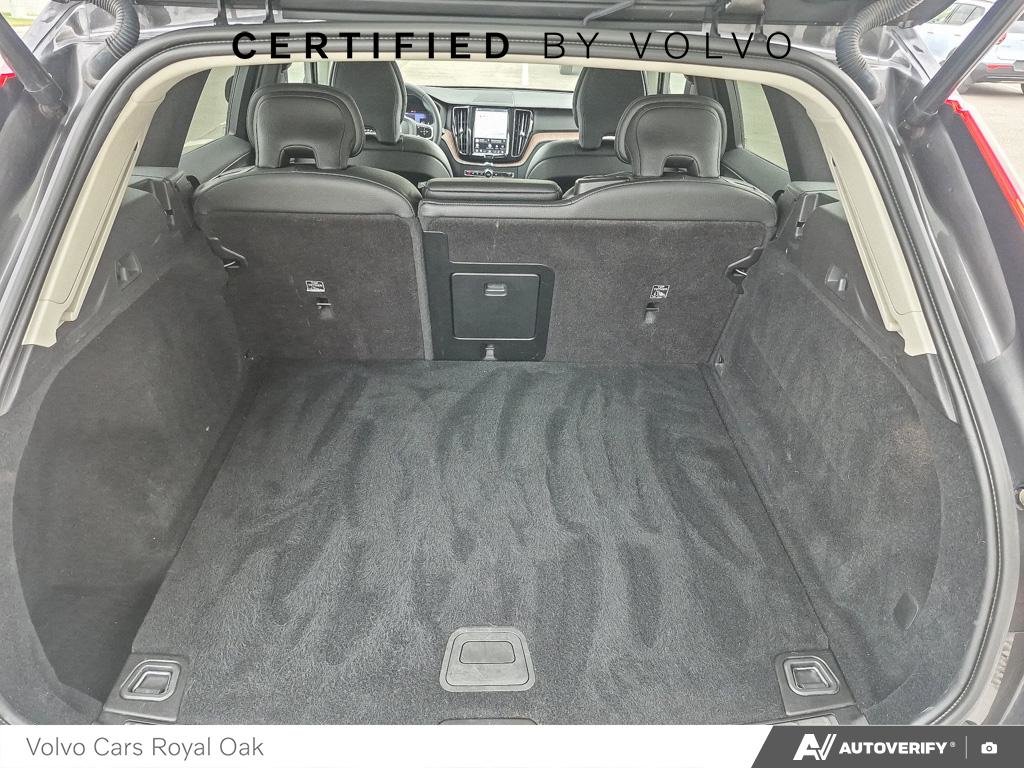 2023 Volvo XC60 Plus Dark Theme-11