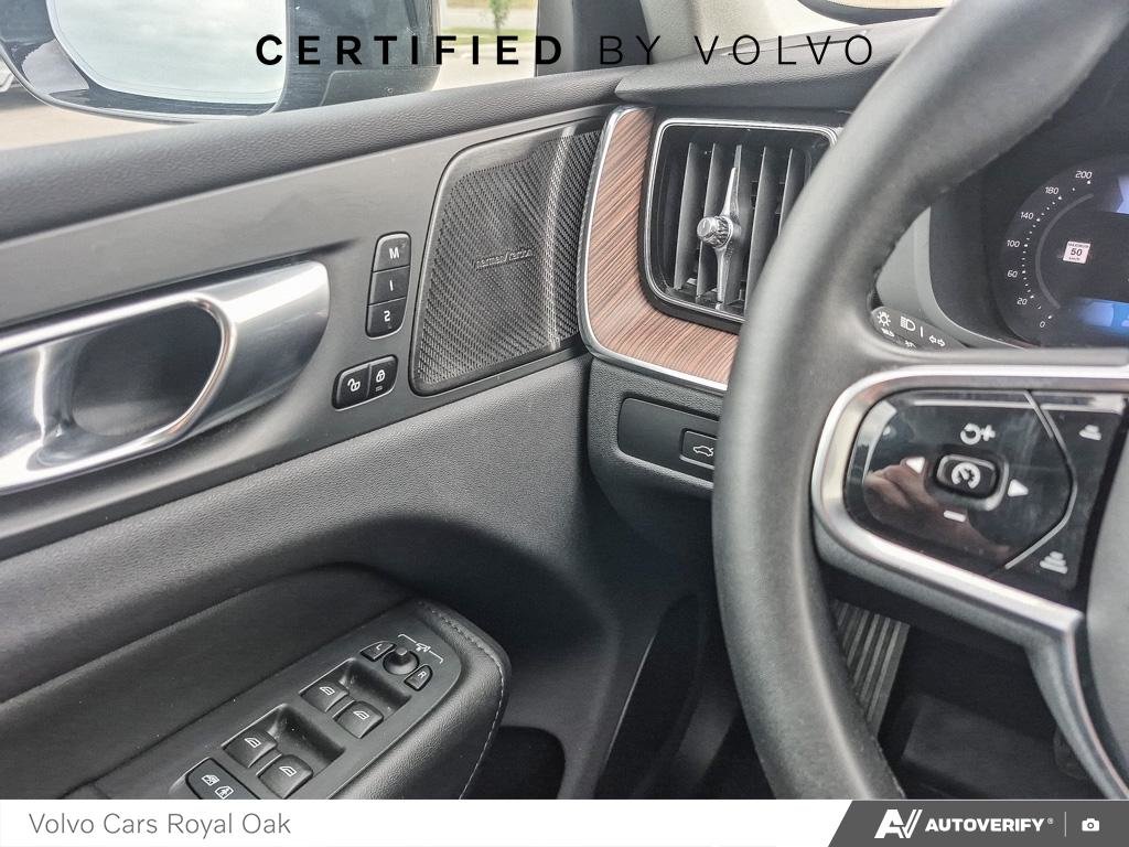 2023 Volvo XC60 Plus Dark Theme-16