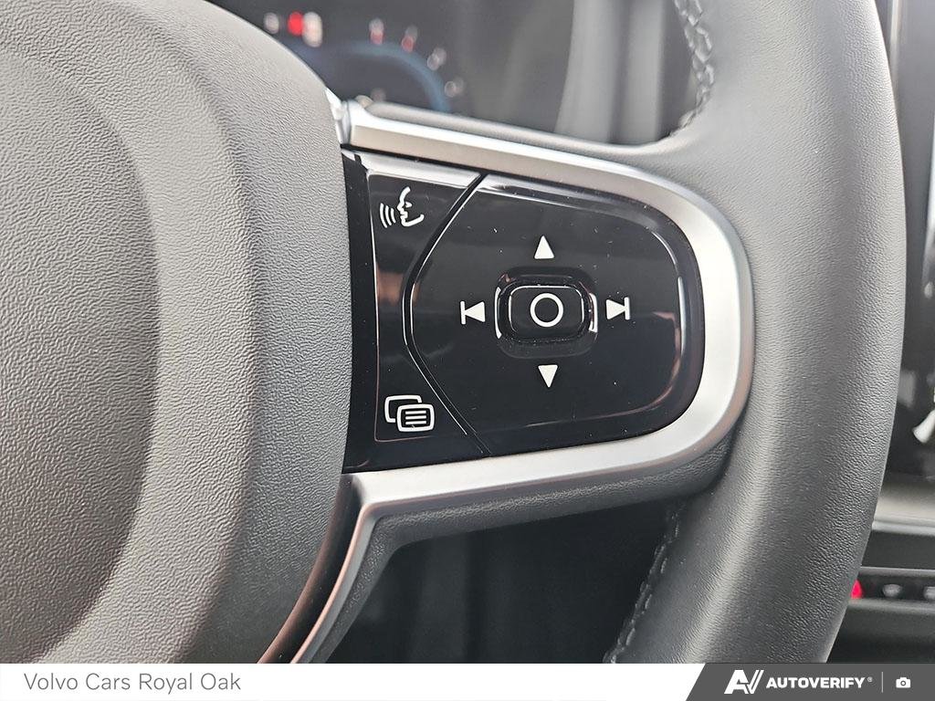 2025 Volvo XC60 Plus Dark Theme-15