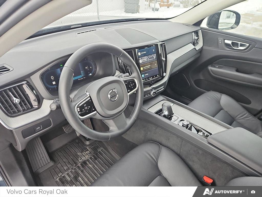 2025 Volvo XC60 Plus Dark Theme-12