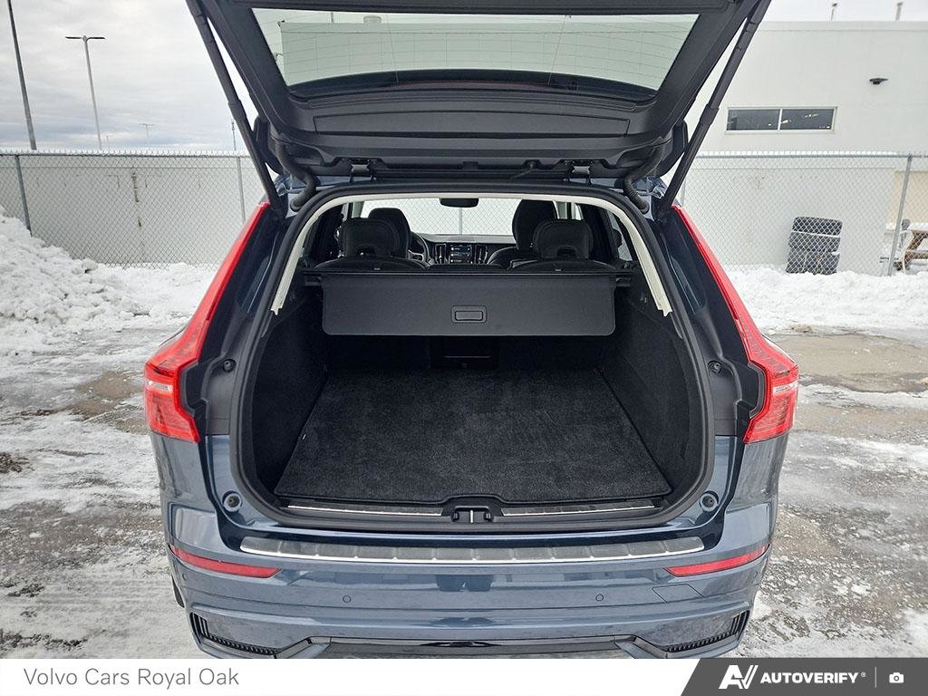 2025 Volvo XC60 Plus Dark Theme-11