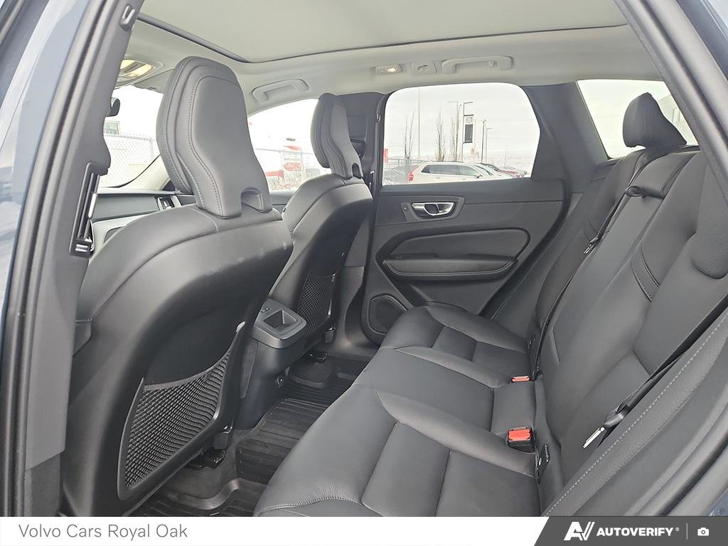 2025 Volvo XC60 Plus Dark Theme-22