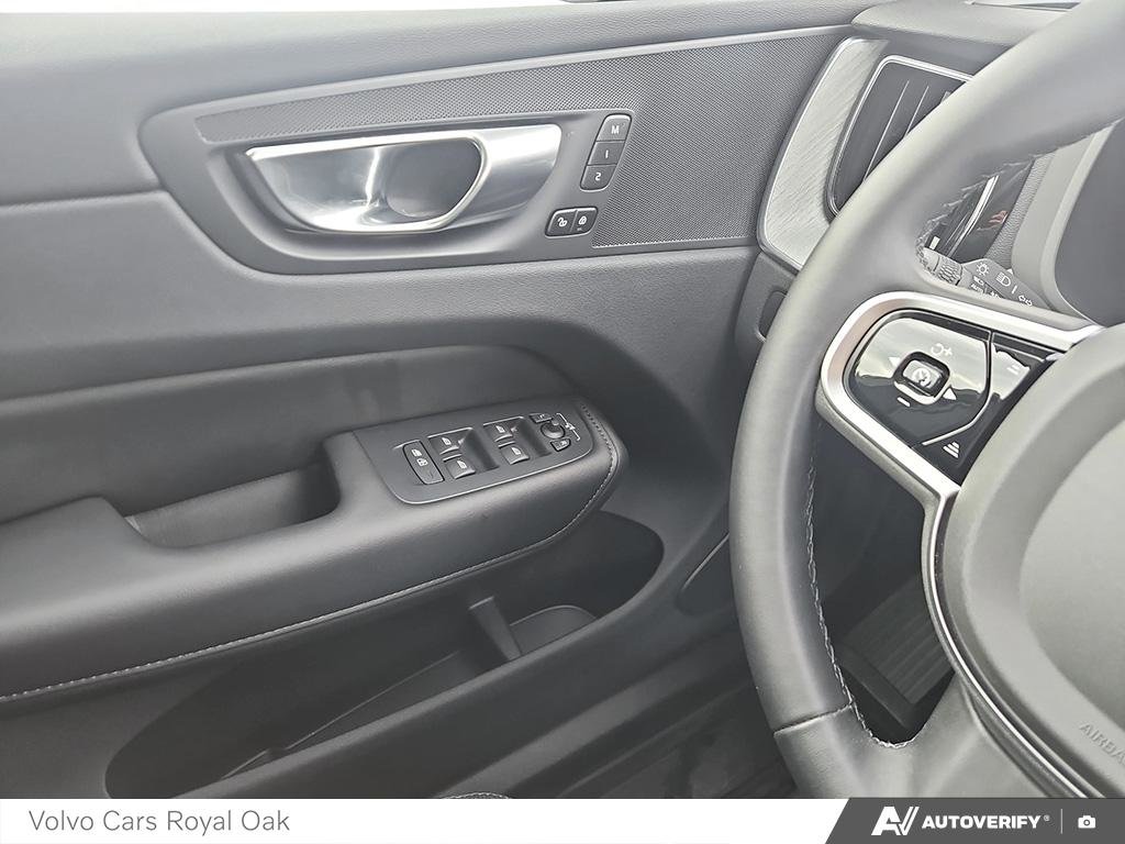 2025 Volvo XC60 Plus Dark Theme-16