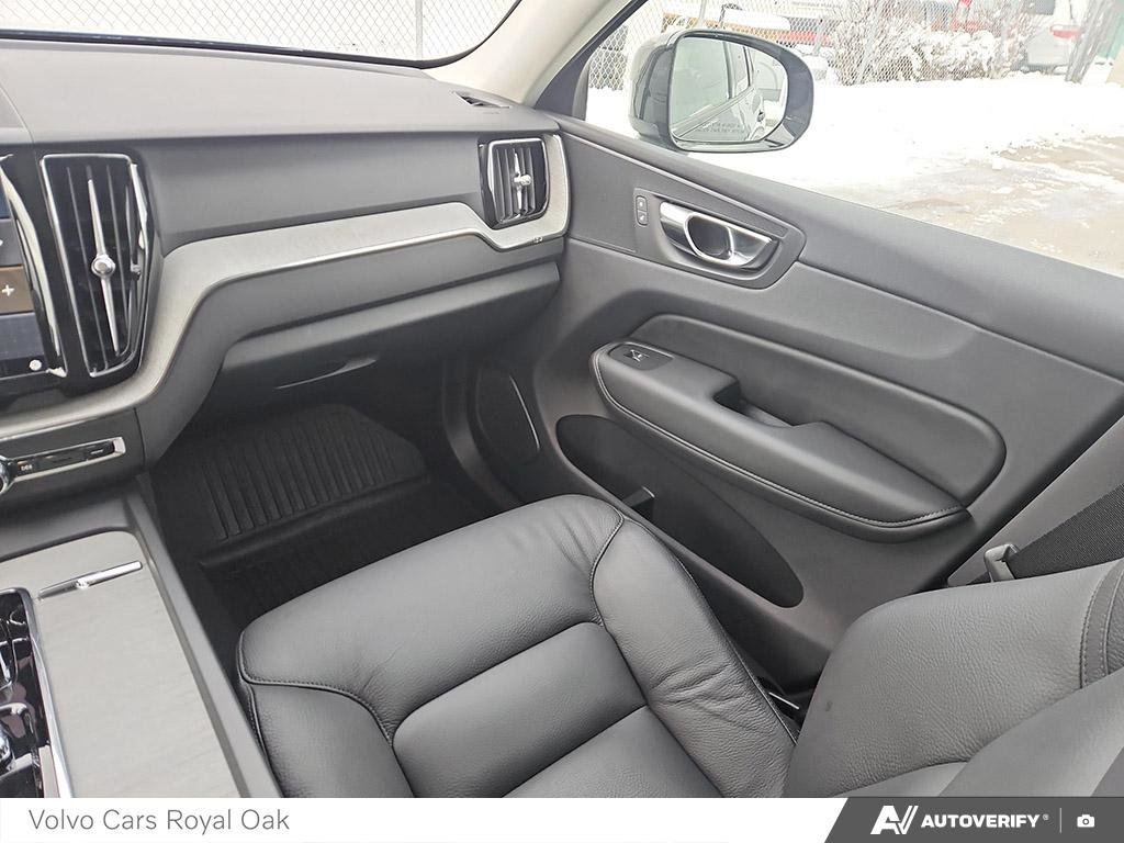 2025 Volvo XC60 Plus Dark Theme-23