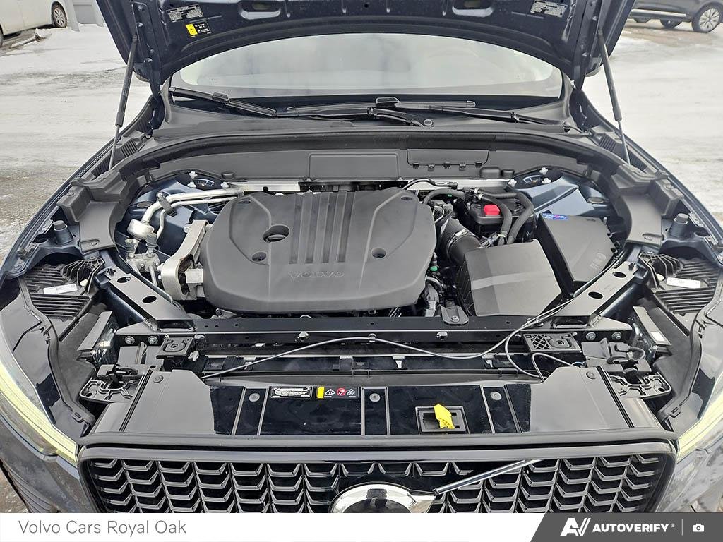 2025 Volvo XC60 Plus Dark Theme-9